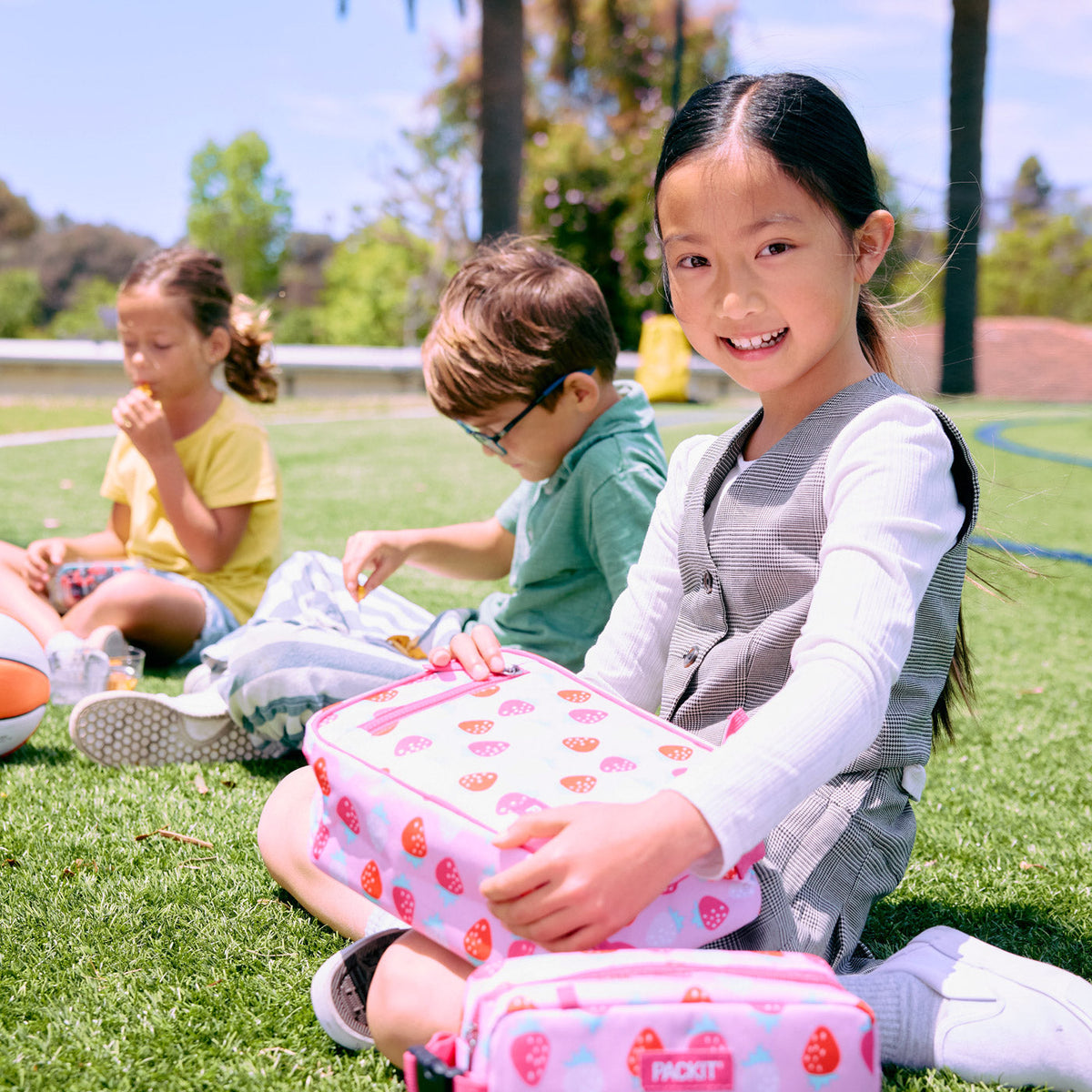 freezable-classic-lunch-box-w2 Crossbody-Lunch-Box_01919.jpg