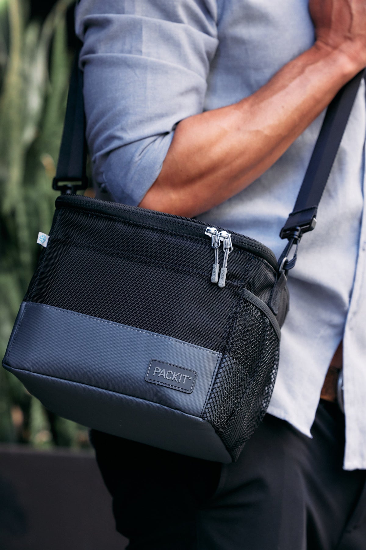 freezable-lunch-pail-t3 freezable-upright-lunch-pail-black-gray-lifestyle-male-city.jpg