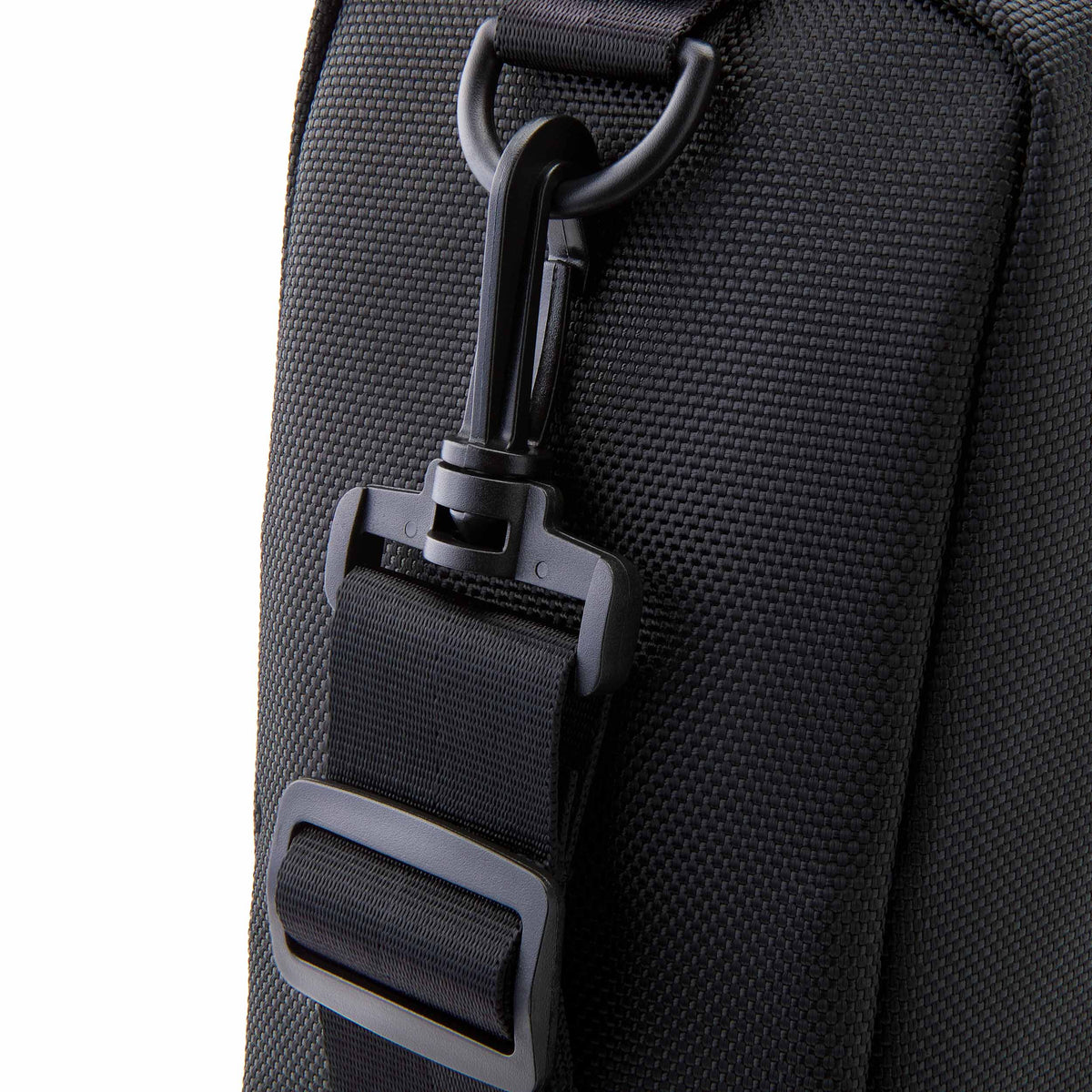 freezable-wine-carrier-x3 freezable-wine-carrier-black-ecofreeze-plus-zoom-removable-strap.jpg