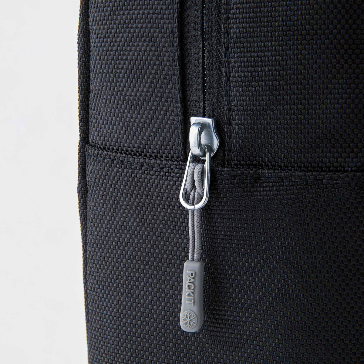freezable-wine-carrier-x3 freezable-wine-carrier-black-ecofreeze-plus-zoom-zipper-pull.jpg
